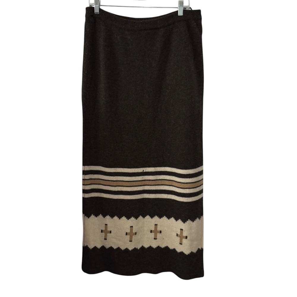 Elegant Black and Cream Patterned Skirt